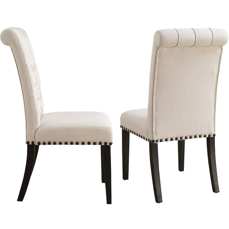 Sedie da pranzo beige con schienale ricurvo e capitonné, con bordo borchiato (set da 2)