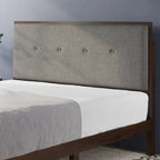 Struttura letto a piattaforma in legno marrone con testiera imbottita regolabile
