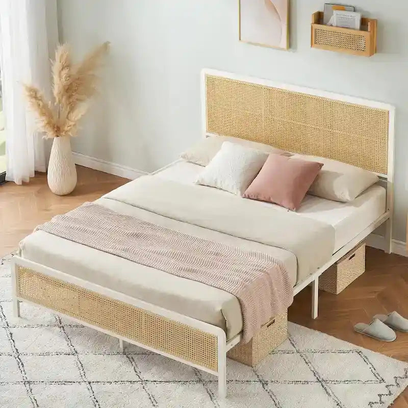 Letto a piattaforma moderno in rattan con testiera e luce a LED