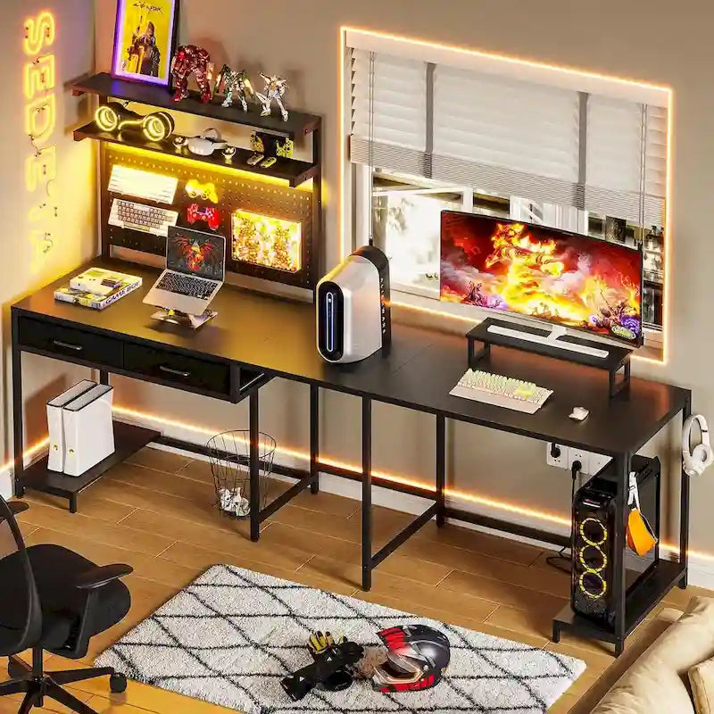 Scrivania da gaming a L con pannello forato e cassetti, supporto per monitor
