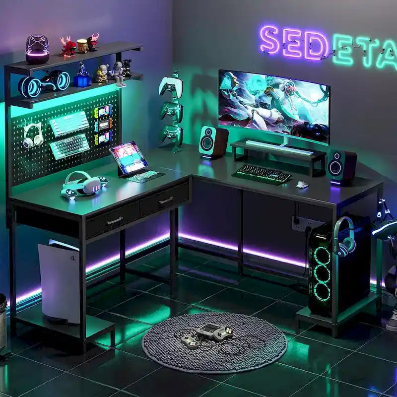Scrivania da gaming a L con pannello forato e cassetti, supporto per monitor