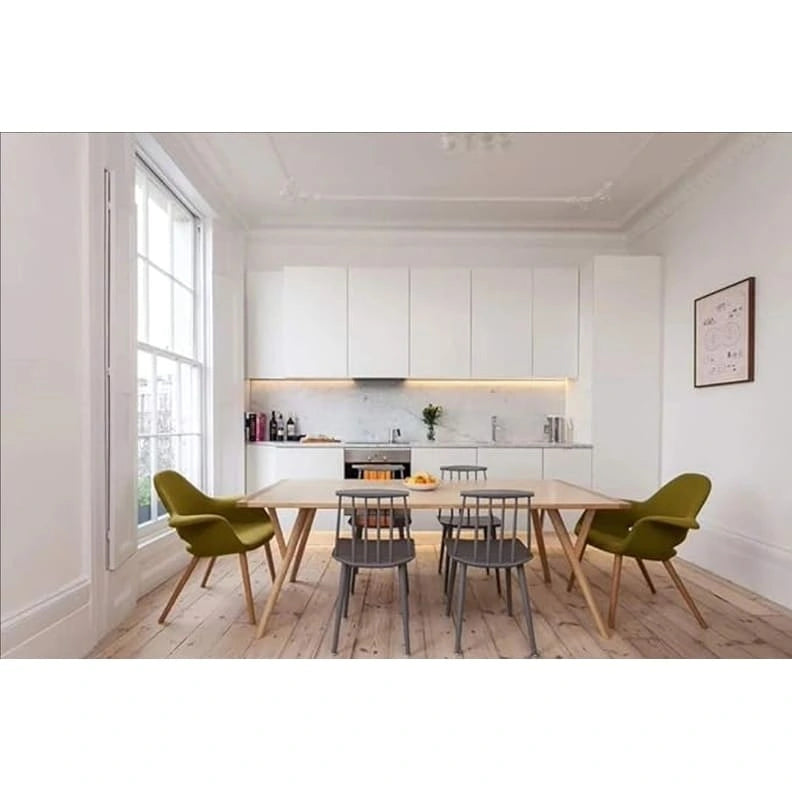Poltrona moderna imbottita in tessuto organico con gambe in legno naturale per sala da pranzo, ufficio o come sedia laterale per lounge.