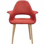 Poltrona moderna imbottita in tessuto organico con gambe in legno naturale per sala da pranzo, ufficio o come sedia laterale per lounge.