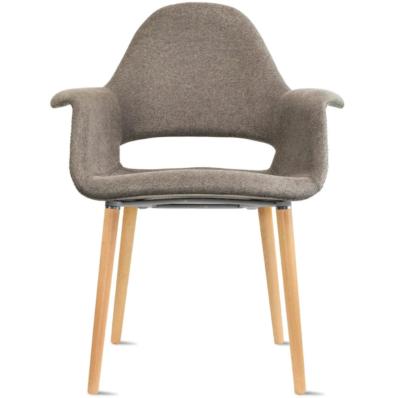 Poltrona moderna imbottita in tessuto organico con gambe in legno naturale per sala da pranzo, ufficio o come sedia laterale per lounge.