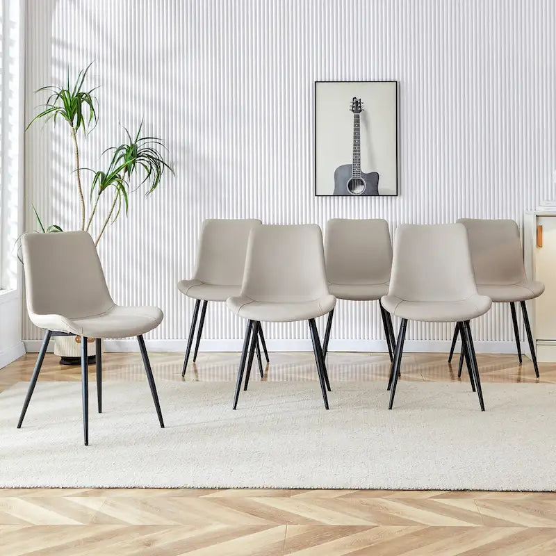 Sedia da pranzo con schienale imbottito in ecopelle, gambe in metallo nero, seduta curva allargata per un maggiore comfort (6 sedie)