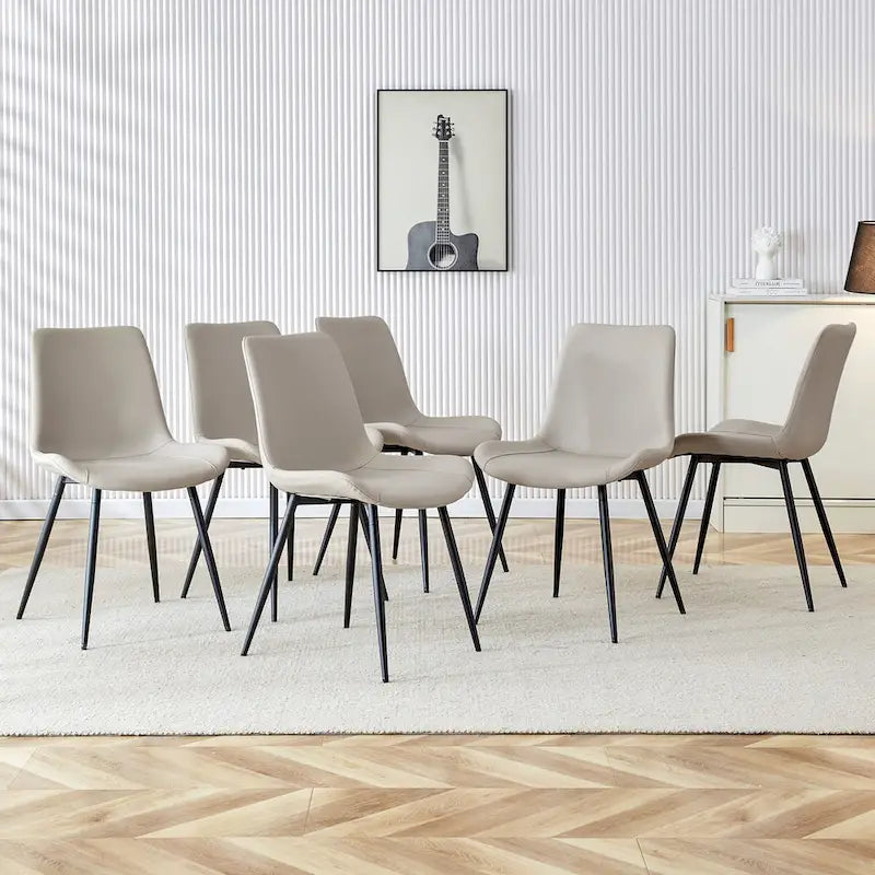 Sedia da pranzo con schienale imbottito in ecopelle, gambe in metallo nero, seduta curva allargata per un maggiore comfort (6 sedie)