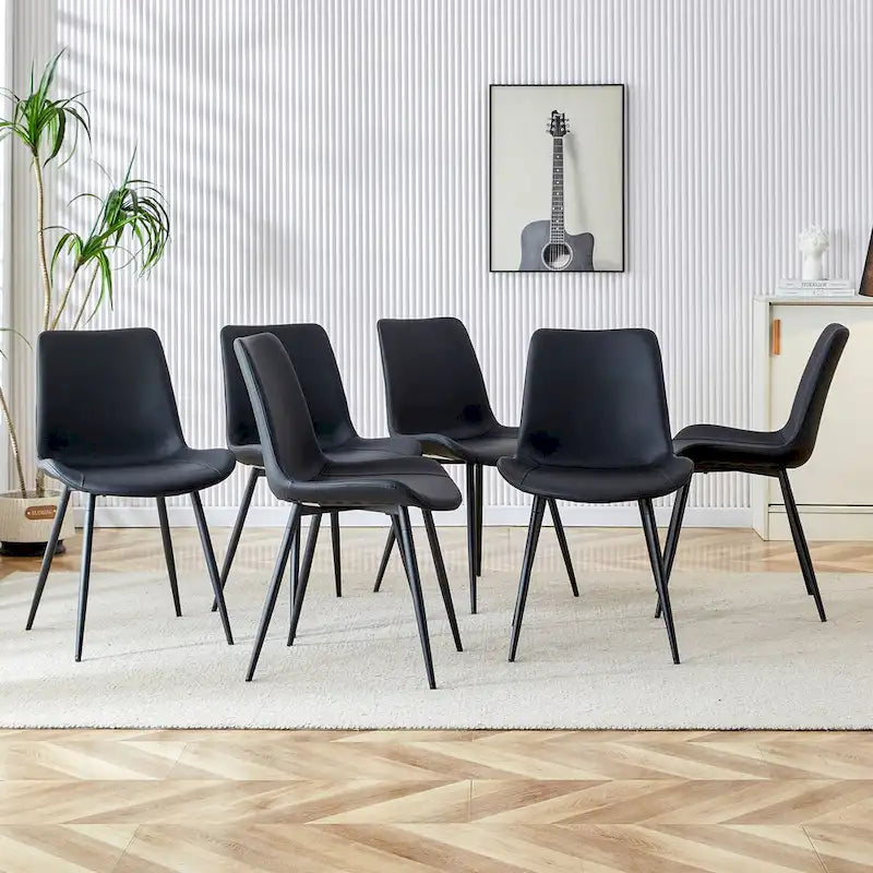 Sedia da pranzo con schienale imbottito in ecopelle, gambe in metallo nero, seduta curva allargata per un maggiore comfort (6 sedie)