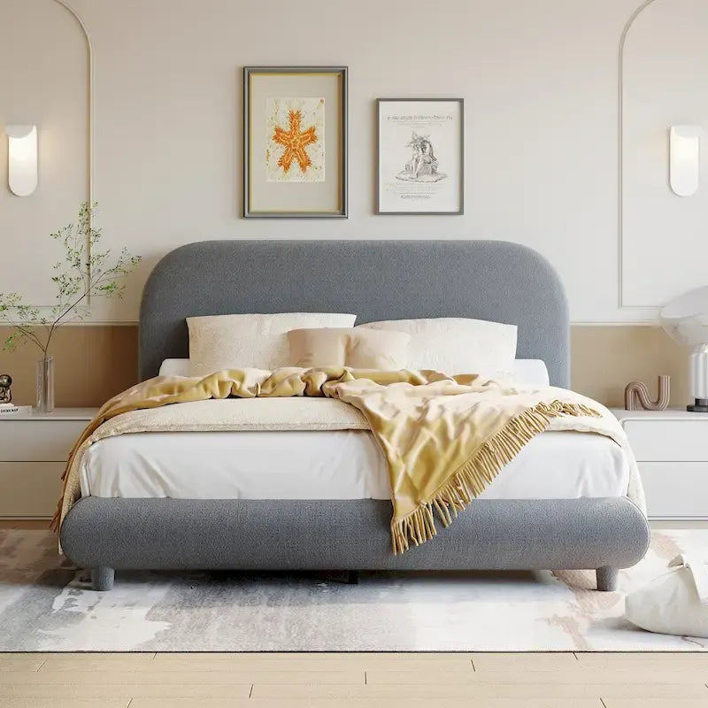 Letto imbottito con struttura a piattaforma, rivestito in tessuto Teddy Fleece, matrimoniale