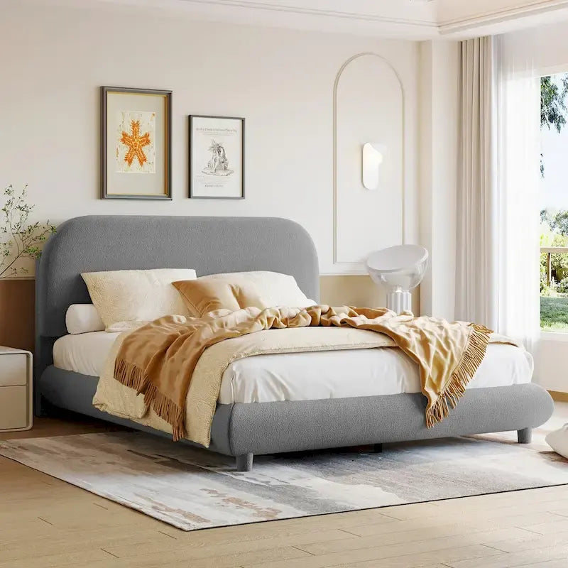 Letto imbottito con struttura a piattaforma, rivestito in tessuto Teddy Fleece, matrimoniale