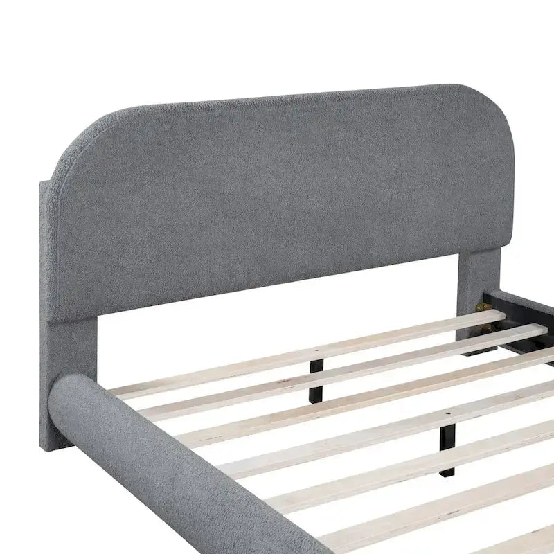 Letto imbottito con struttura a piattaforma, rivestito in tessuto Teddy Fleece, matrimoniale